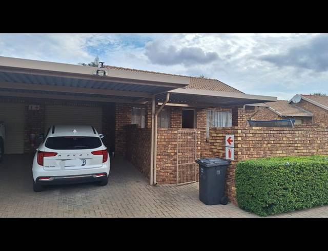 2 BEDROOM PROPERTY TO RENT IN ROOIHUISKRAAL NORTH